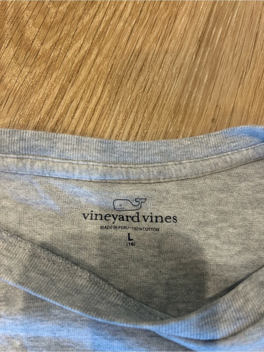 Vineyard Vines Light Gray Martha’s Vineyard inspired tee - Picture 4 of 5